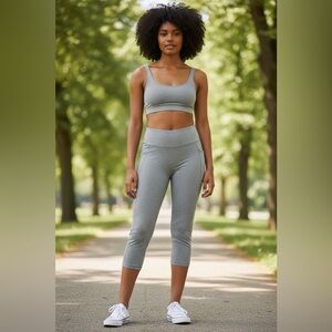 American Eagle, Everything Pocket Capri Legging, Plus Size XXL, Heather Grey